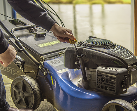 How to Clean Mower Undercarriage: Easy Steps for a Spotless Cut